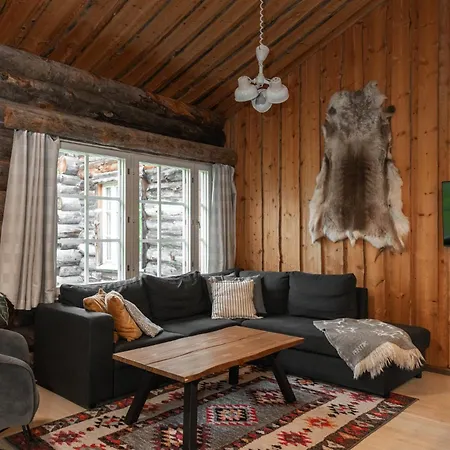 Etelaerinne 10 B *